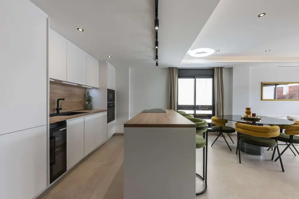 Apartament z kominkiem w Marbelli — zdjęcie
