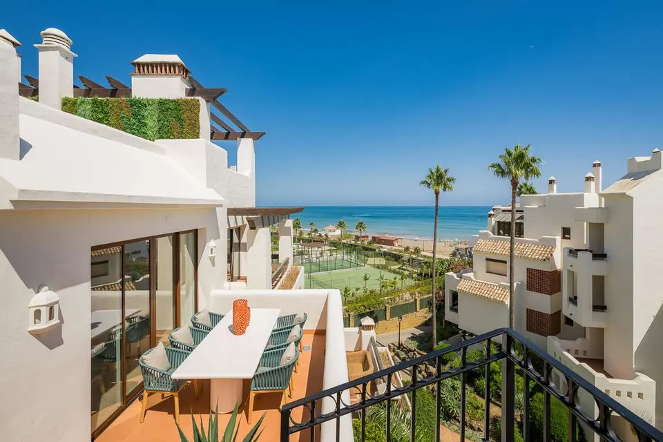 Penthouse przy plaży w Esteponie — zdjęcie