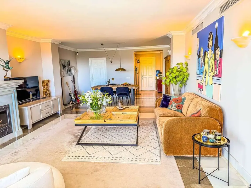 Penthouse z widokiem na morze w Benahavís — zdjęcie