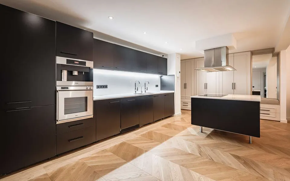 Apartament z ogrodem w Benahavís — zdjęcie