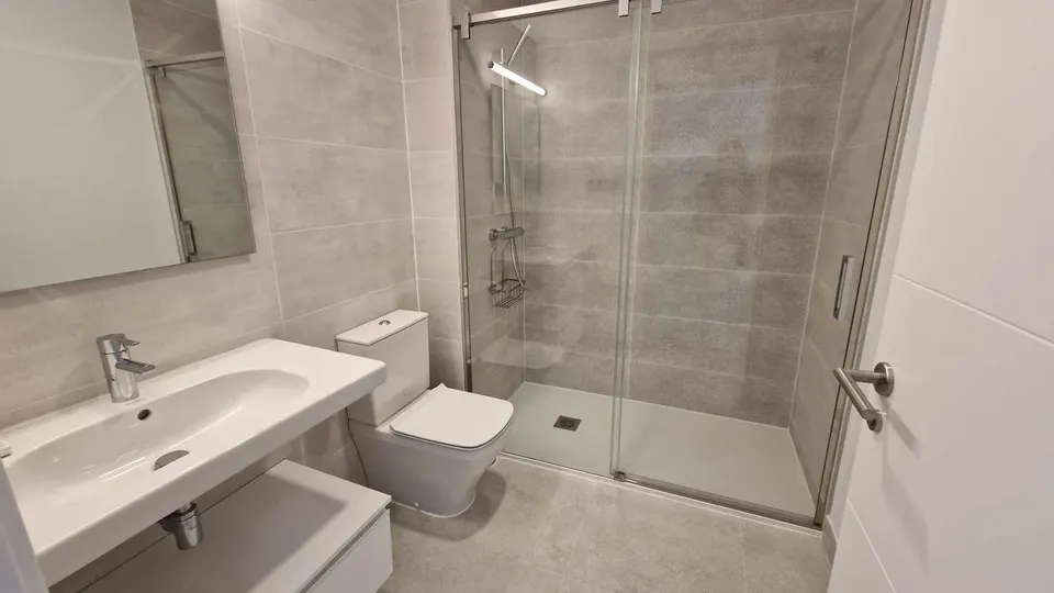 Apartament z basenem w Esteponie — zdjęcie