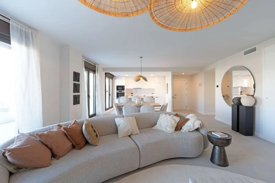 Penthouse z widokiem na morze w Esteponie — zdjęcie