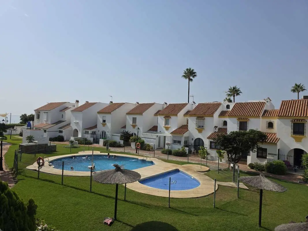Dom szeregowy przy plaży w Casares