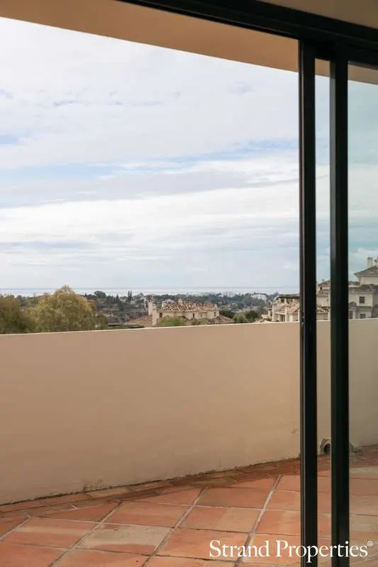 Apartament z widokiem na morze w Benahavís — zdjęcie