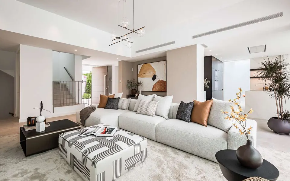 Willa z designerską kuchnią w Esteponie — zdjęcie