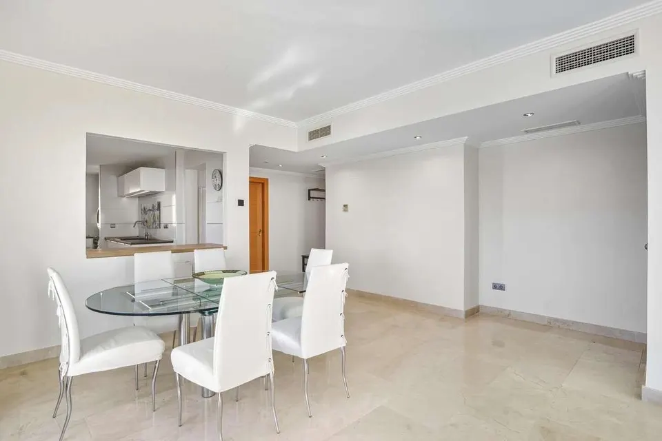 Penthouse z widokiem na morze w Benahavís — zdjęcie