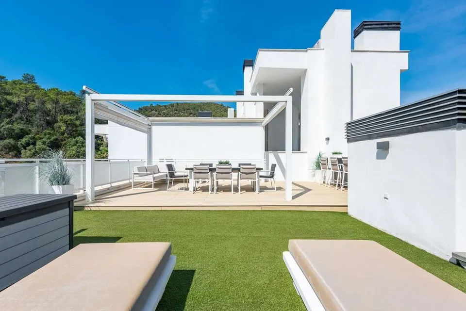 Penthouse z tarasem w Benahavís — zdjęcie