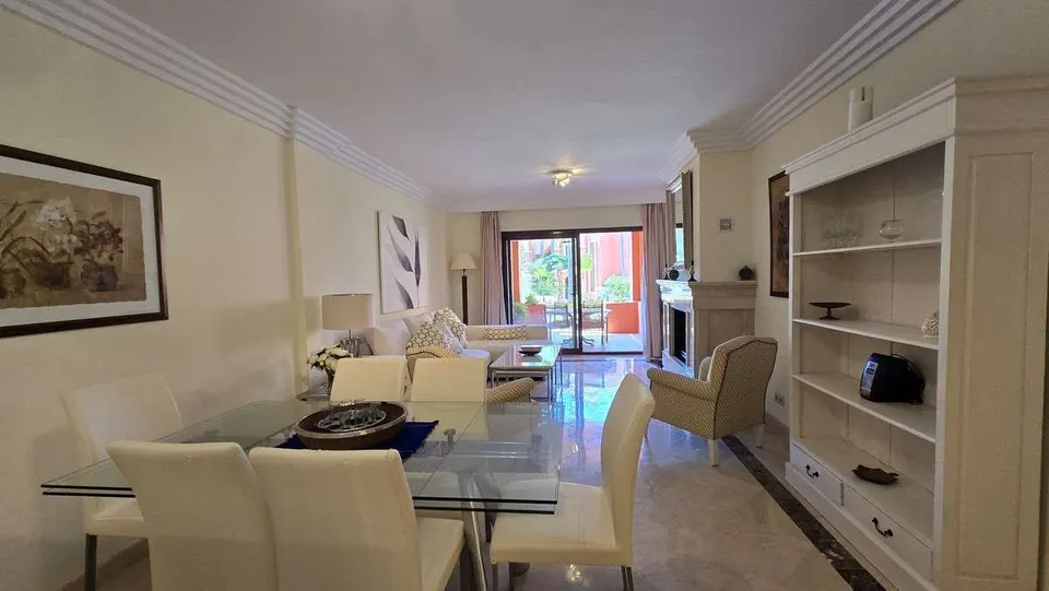 Apartament z tarasem w Marbelli — zdjęcie
