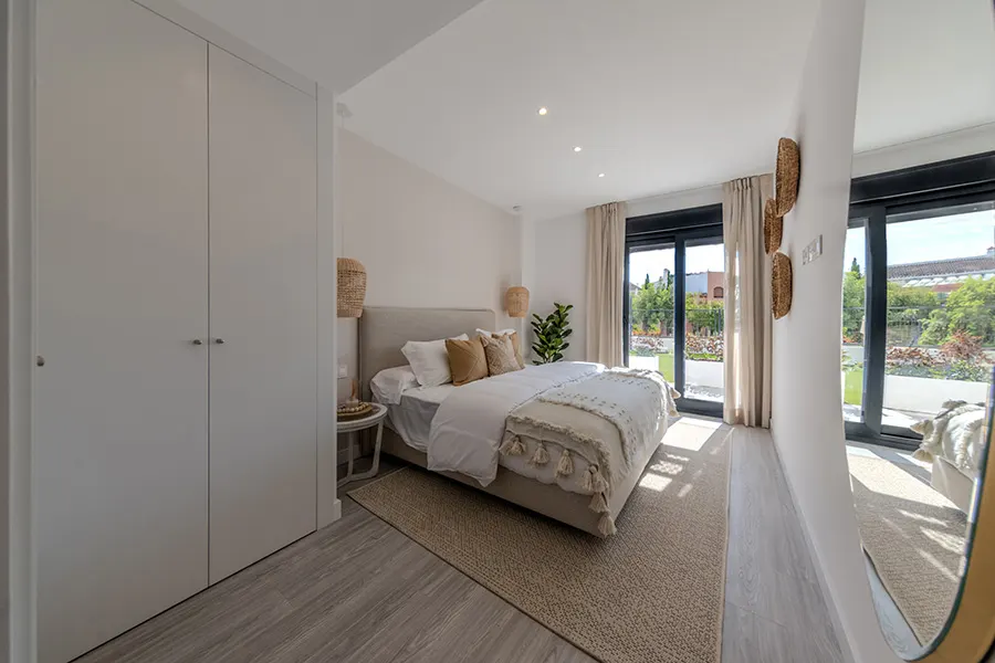 Apartamenty z basenem w Esteponie — zdjęcie