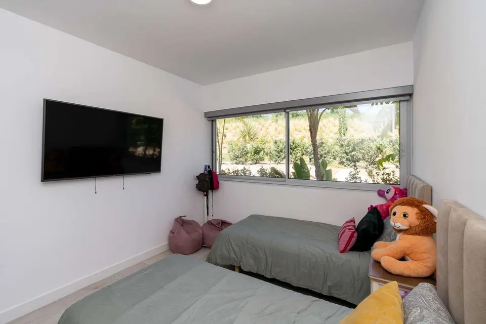 Apartament z ogrodem w Casares — zdjęcie