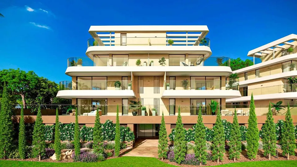 Apartament z tarasem w Esteponie — zdjęcie