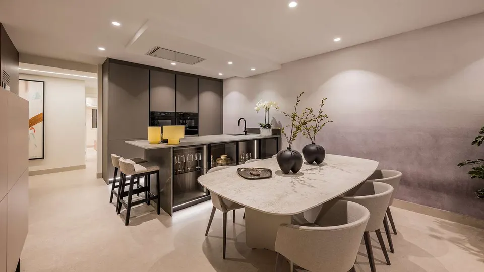 Apartament z widokiem na morze w Esteponie — zdjęcie