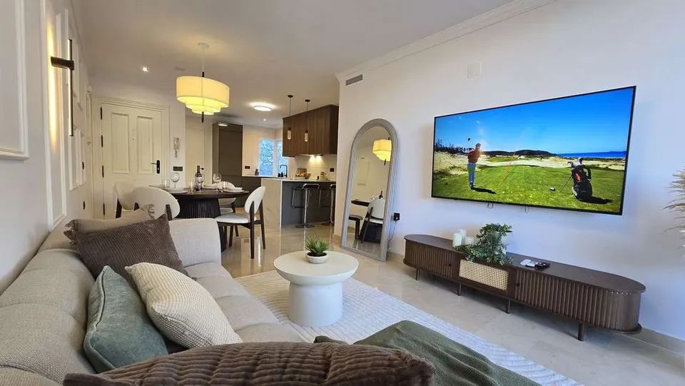 Apartament z widokiem na jezioro w Benahavís — zdjęcie