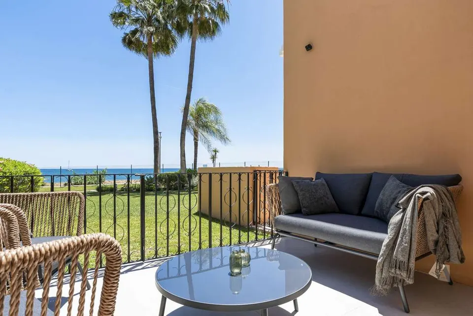 Apartament przy plaży w Esteponie — zdjęcie