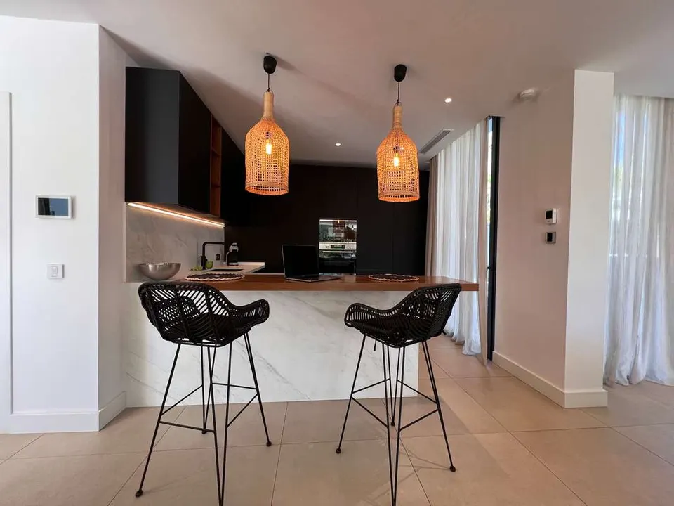 Willa z prywatnymi apartamentami w Esteponie — zdjęcie
