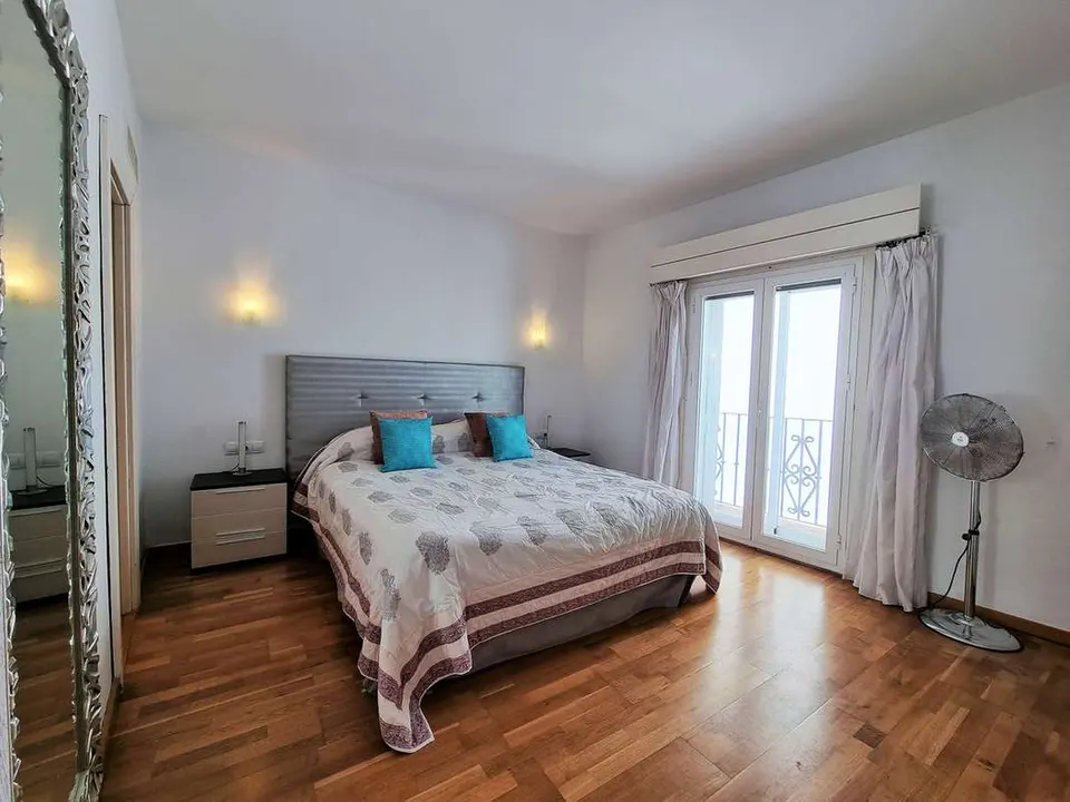 Apartament z widokiem na marinę w Marbelli — zdjęcie