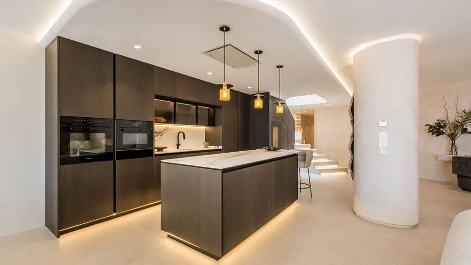 Nieruchomość z designerską kuchnią w Marbelli — zdjęcie