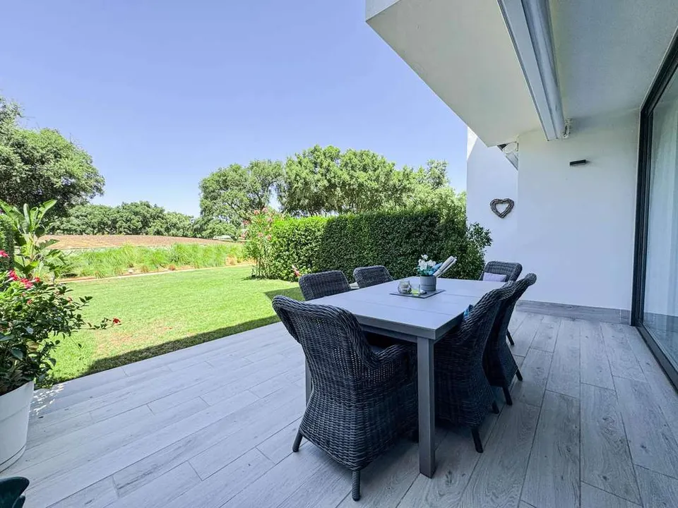 Dom szeregowy z panoramicznym widokiem w Sotogrande — zdjęcie