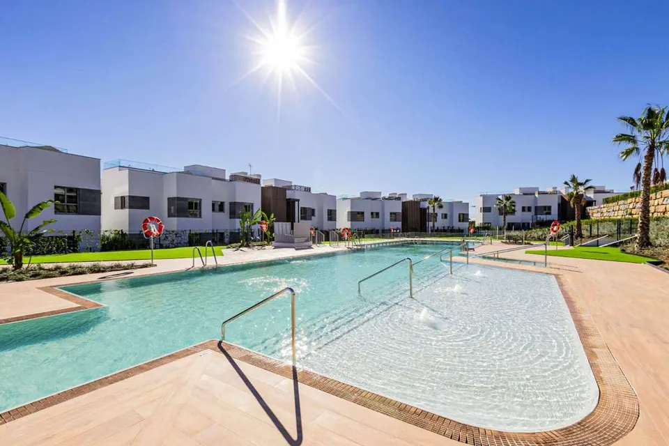 Penthouse z basenem w Marbelli — zdjęcie