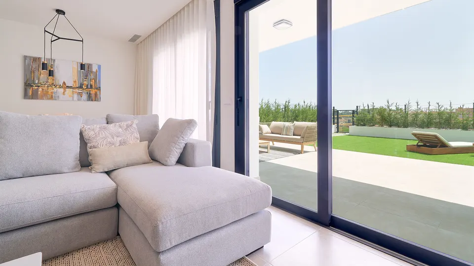 Apartamenty z prywatnym basenem w Esteponie — zdjęcie