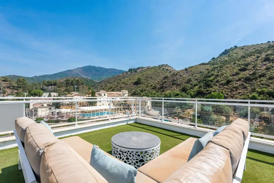 Penthouse z tarasem w Benahavís — zdjęcie