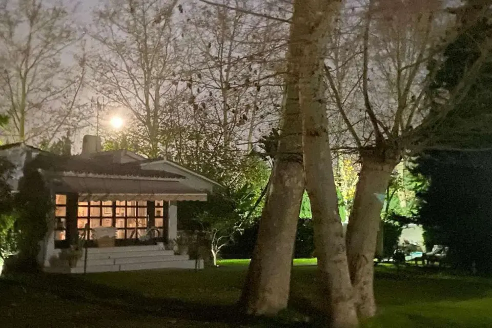 Dom szeregowy przy polu golfowym w Marbelli — zdjęcie