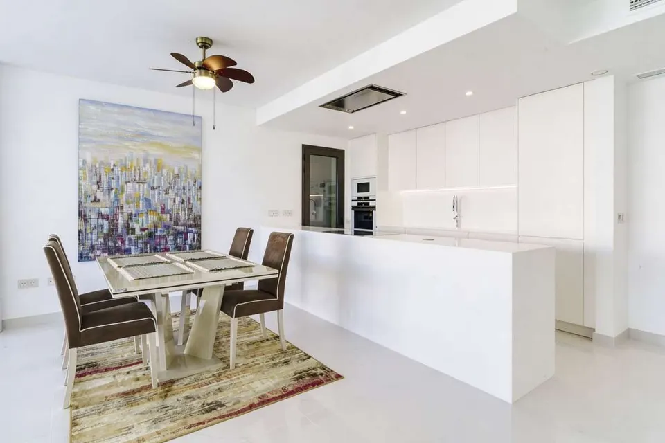 Apartament z tarasem w Esteponie — zdjęcie