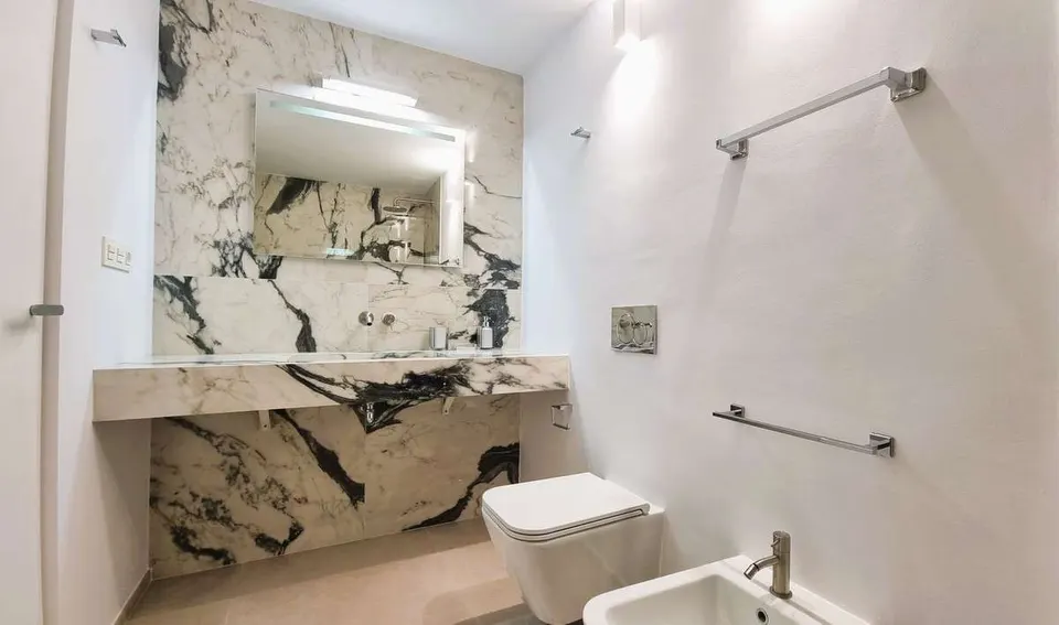 Apartament z widokiem na port w Marbelli — zdjęcie