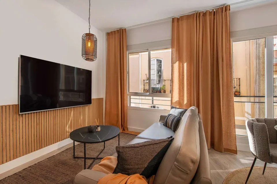 Apartament przy placu w Maladze — zdjęcie 3 z 16