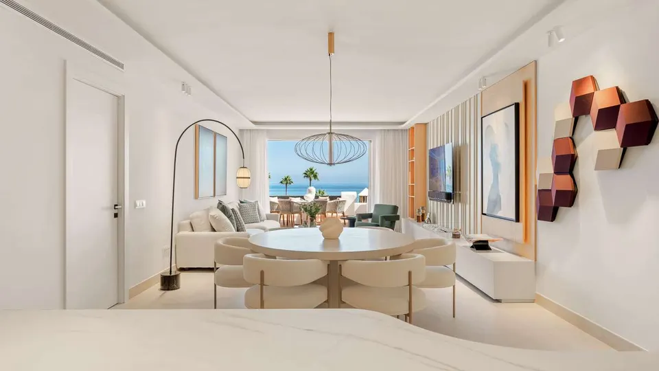 Penthouse przy plaży w Esteponie — zdjęcie