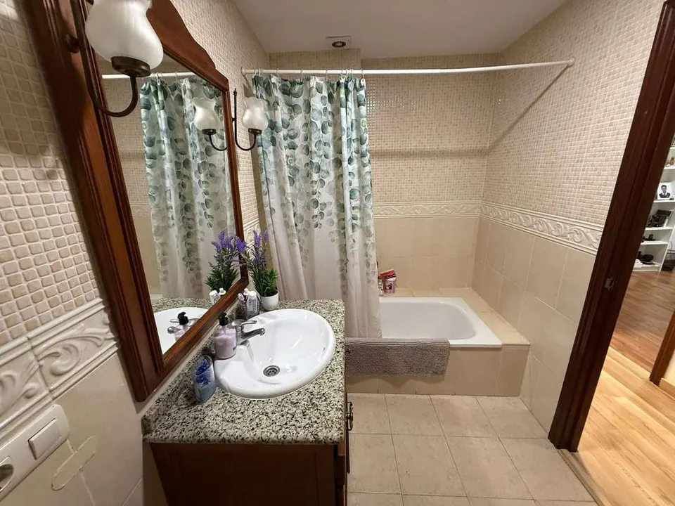 Apartament z garażem w Esteponie — zdjęcie