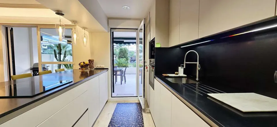 Apartament z tarasem w Marbelli — zdjęcie