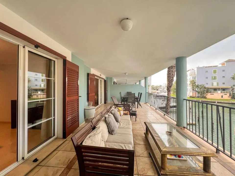 Apartament z widokiem na wodę w Sotogrande — zdjęcie
