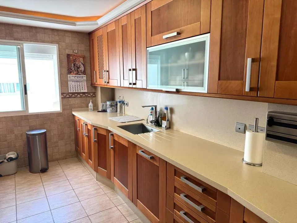 Penthouse z tarasem w Esteponie — zdjęcie