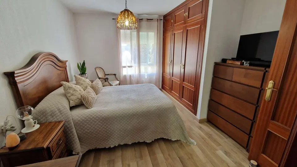 Apartament z garażem w Esteponie — zdjęcie