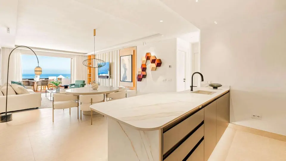 Penthouse przy plaży w Esteponie — zdjęcie