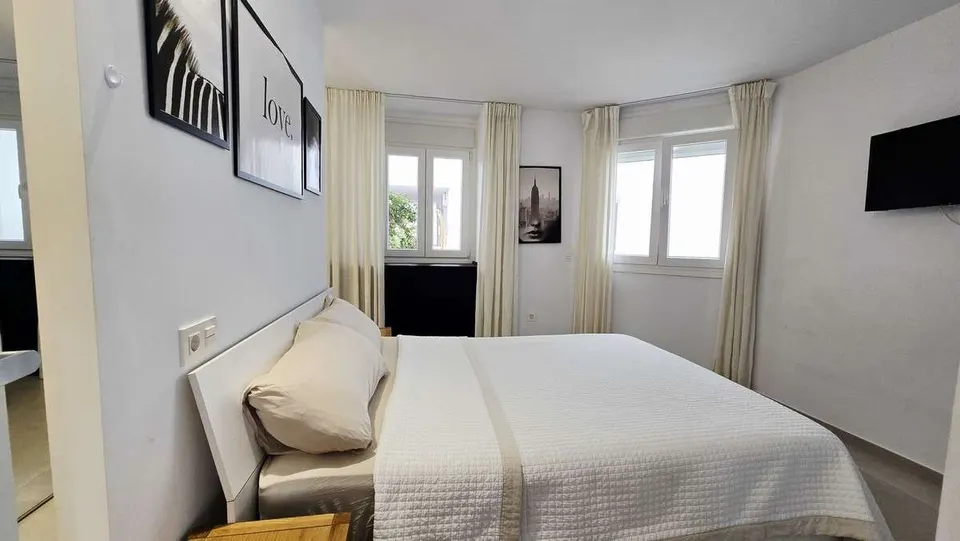 Apartament z widokiem na port w Marbelli — zdjęcie