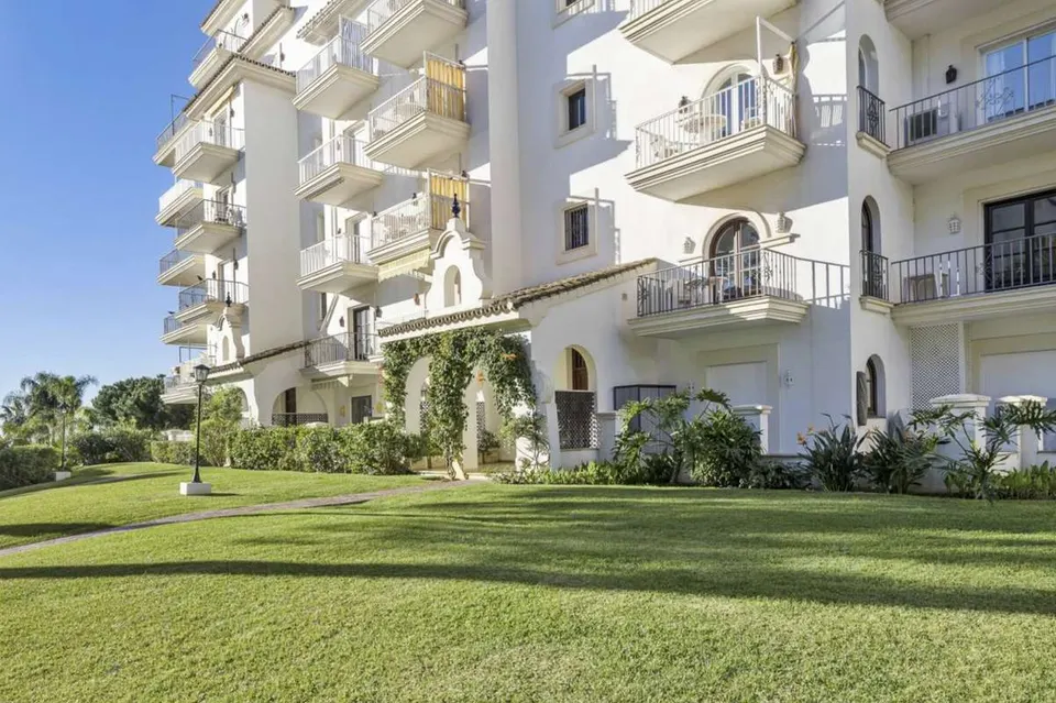 Apartament parterowy w Marbelli — zdjęcie 3 z 16