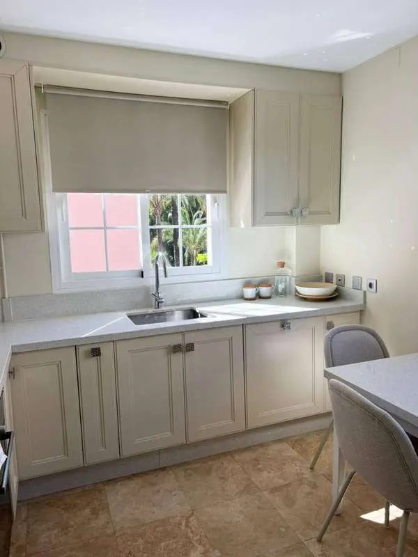Apartament z kominkiem w Marbelli — zdjęcie