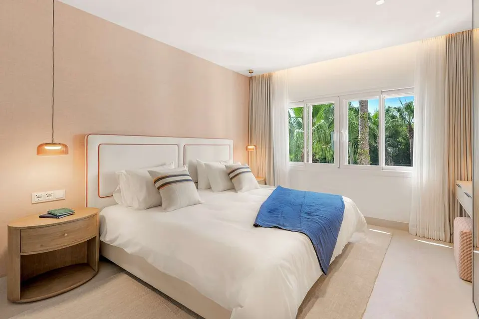 Penthouse przy plaży w Esteponie — zdjęcie