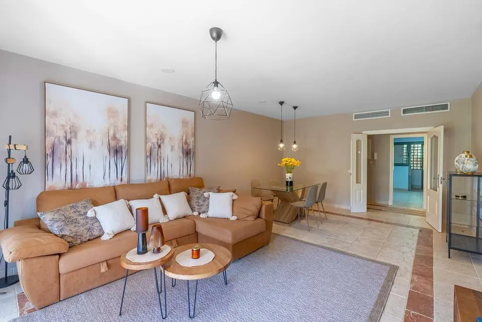 Apartament w zielonej urbanizacji w Esteponie — zdjęcie 3 z 16
