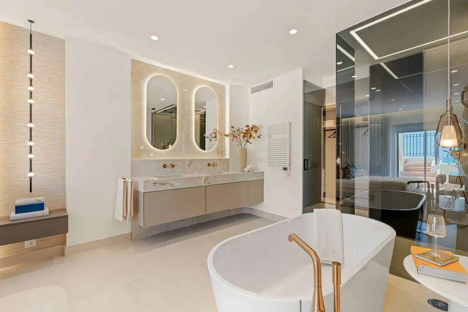 Penthouse przy plaży w Esteponie — zdjęcie