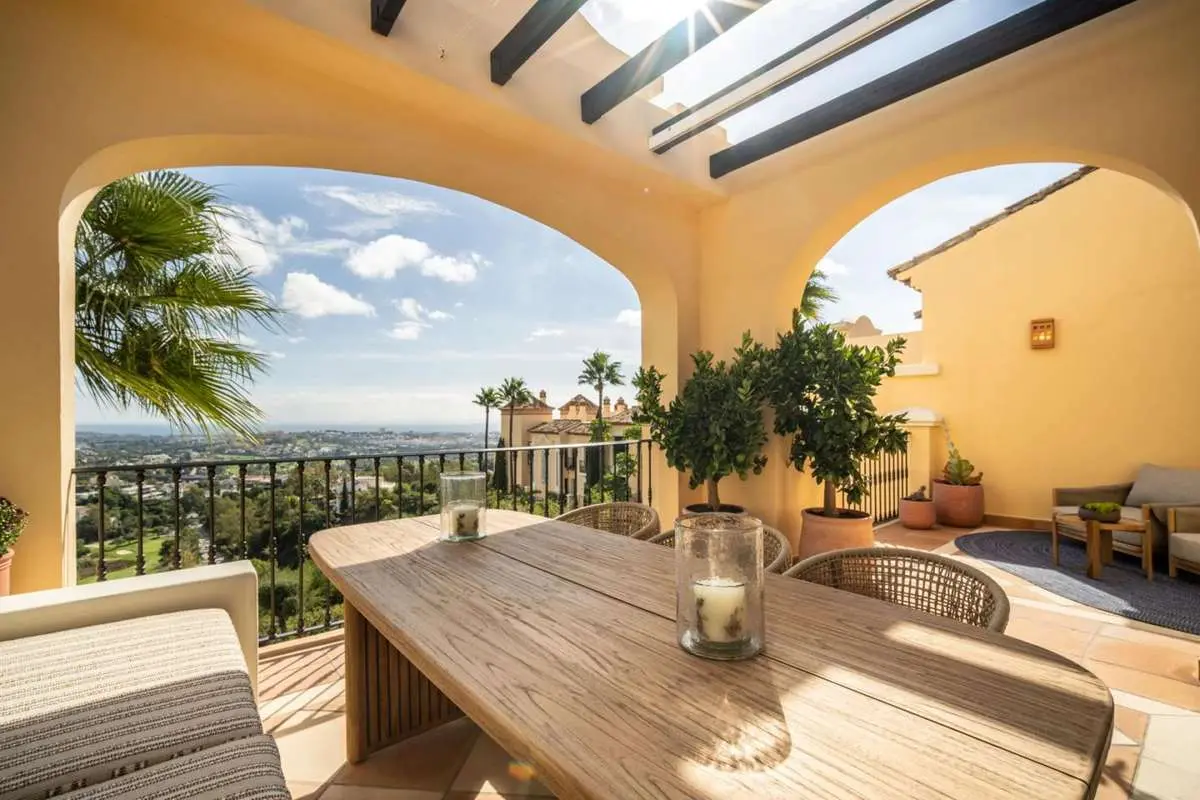 Penthouse z widokiem na morze w Benahavís