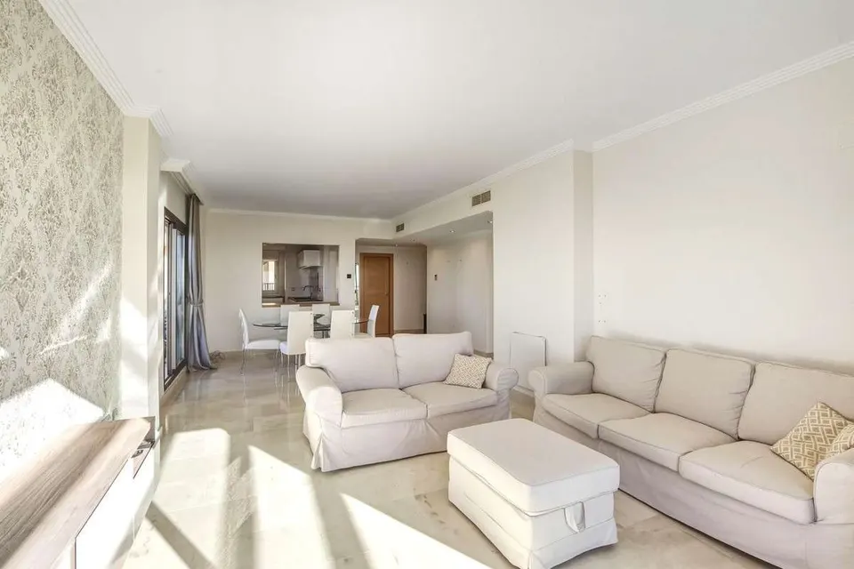 Penthouse z widokiem na morze w Benahavís — zdjęcie