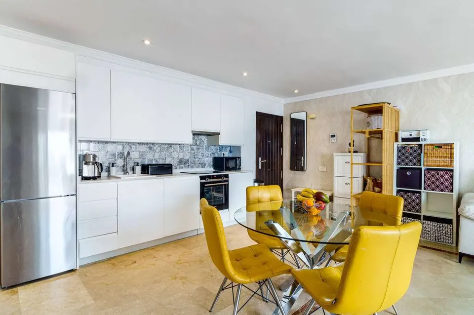 Apartament z basenami w Benahavís — zdjęcie