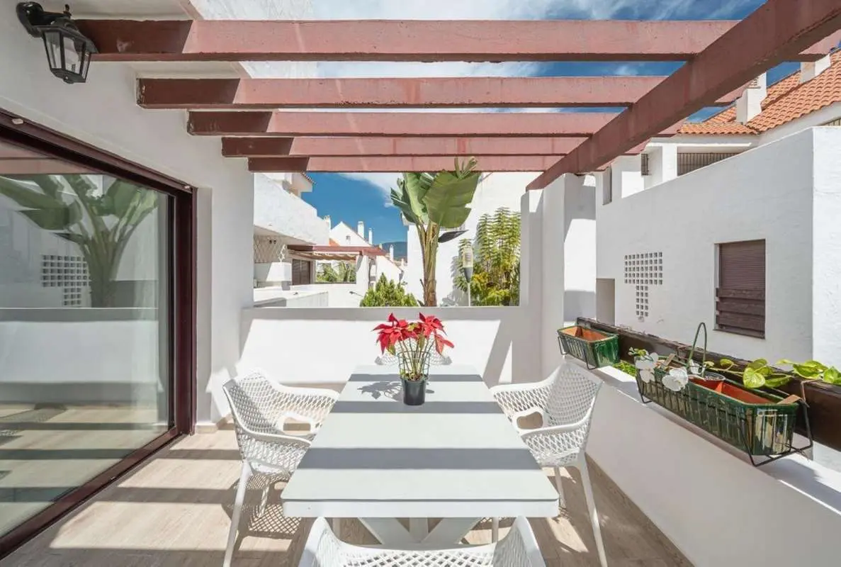 Apartament z tarasem w Marbelli