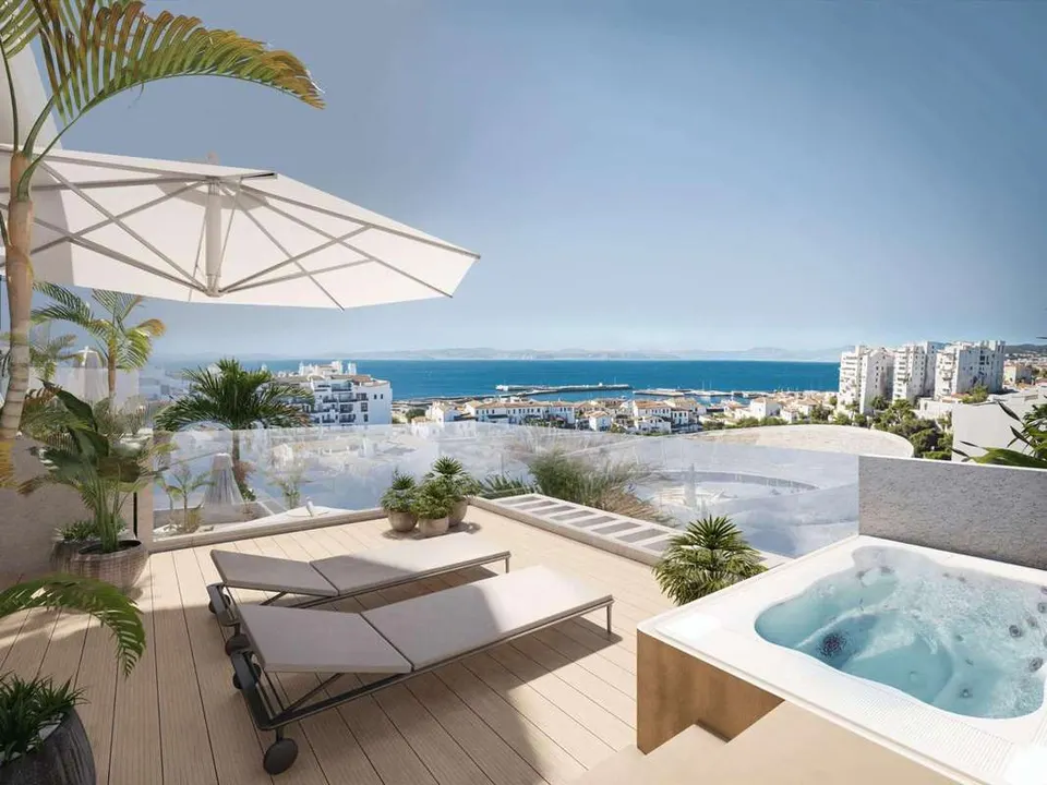 Penthouse z prywatnym tarasem w Esteponie — zdjęcie