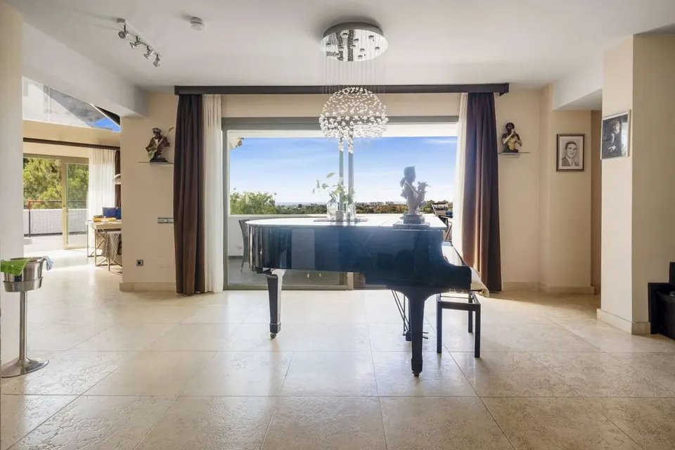 Penthouse z jacuzzi w Benahavís — zdjęcie