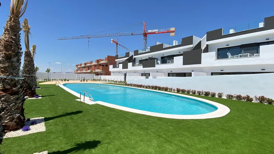 Nowe domy szeregowe w Torrevieja — zdjęcie 14 z 16