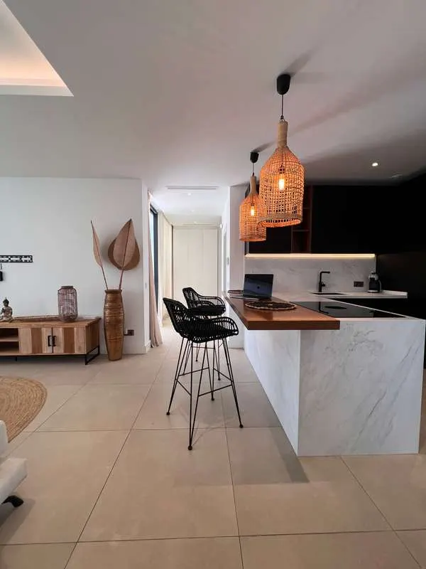 Willa z prywatnymi apartamentami w Esteponie — zdjęcie